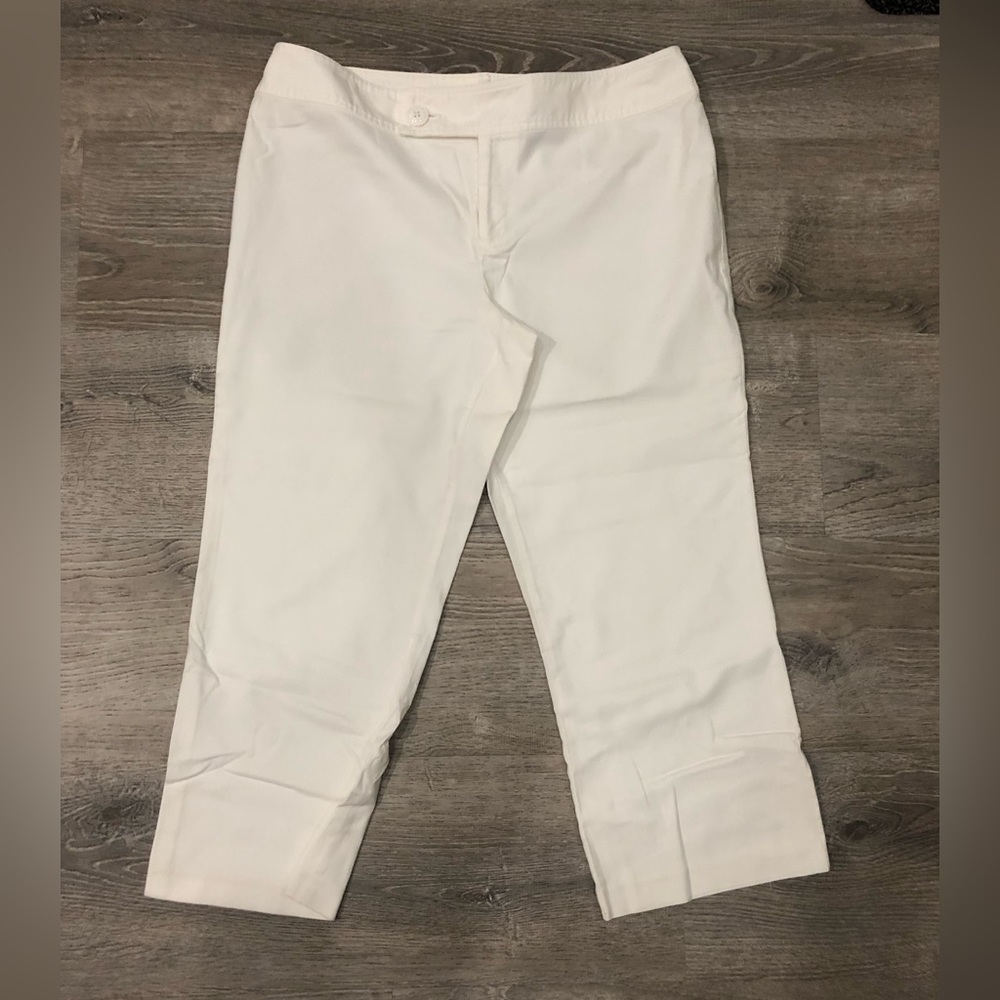 Casual Corner. Capri pant. Stretch. Women’s size 16. White.